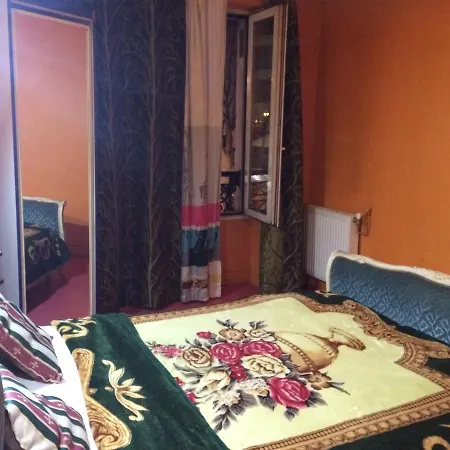 De La Fourche Hotel