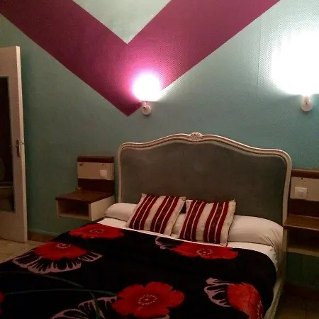 De La Fourche Hotel